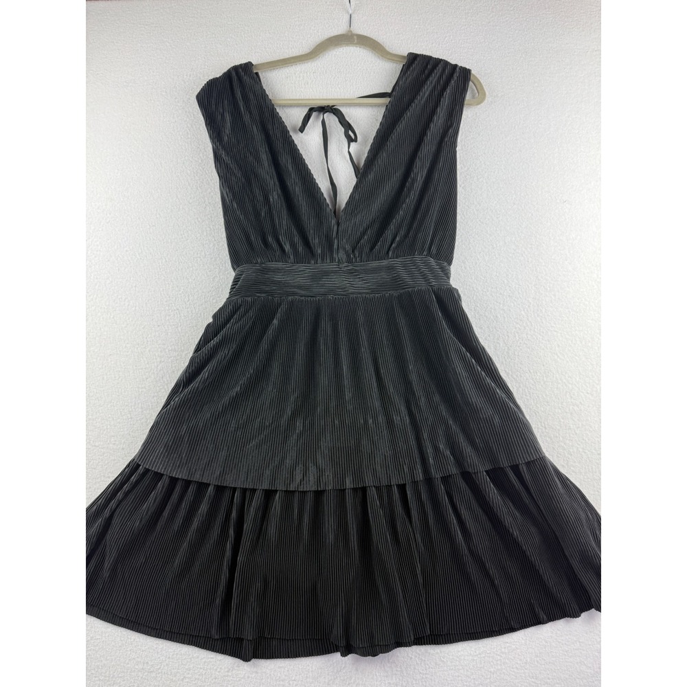 Cupshe Black Plissé Pleated V-Neck‎ Tiered Mini Dress Womens Medium CAA3K016AA